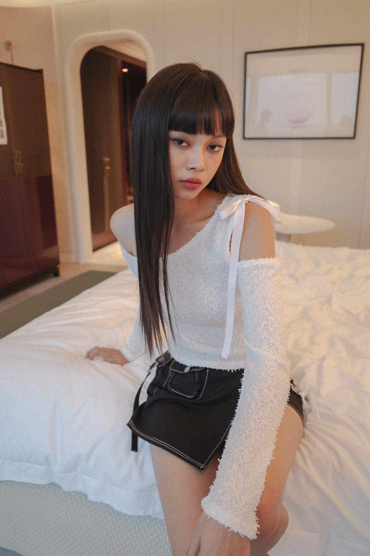 [1st  Pre-order] PLUFFY RIBBON TOP (WH)